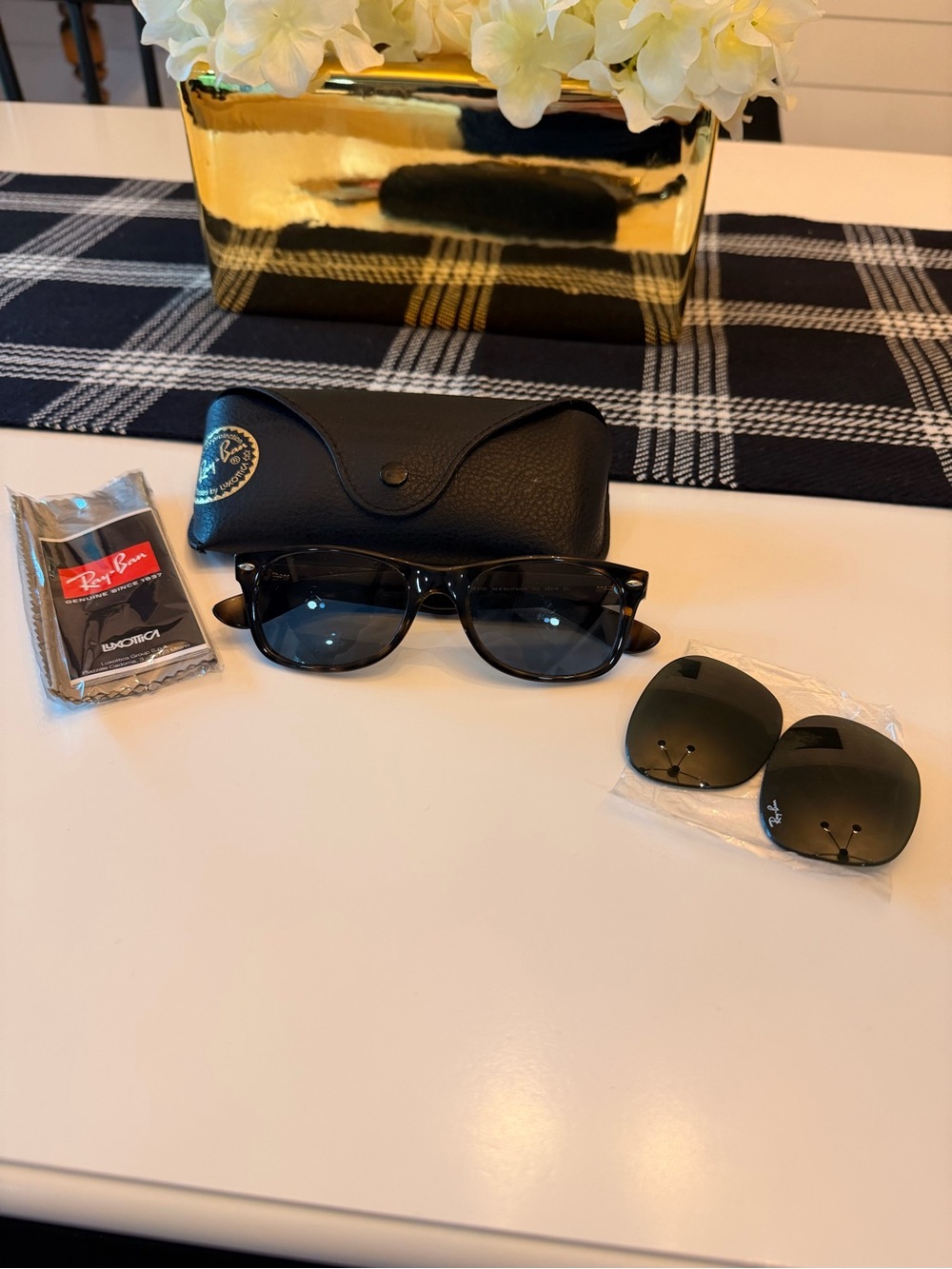 Ray-Ban Unisex Tortoise Wayfarer Sunglasses with new Lenses and Case